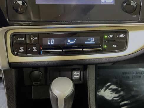 Used 2018 Toyota Corolla LE image 24