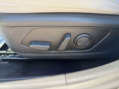 Used 2025 Hyundai Elantra Limited FWD image 24