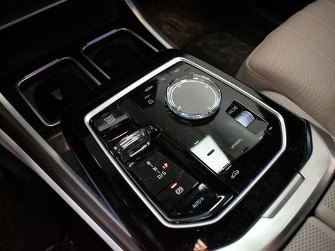 Certified 2023 BMW 760i xDrive w/ Executive Package AWD/4WD image 19