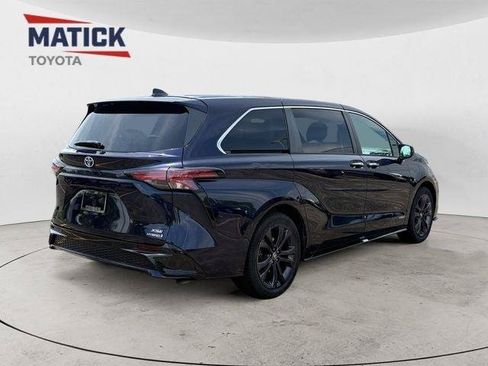Used 2021 Toyota Sienna XSE FWD image 8