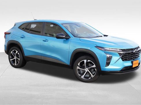 Certified 2025 Chevrolet Trax RS w/ Sunroof Package image 3