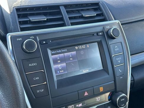 Used 2017 Toyota Camry LE image 28