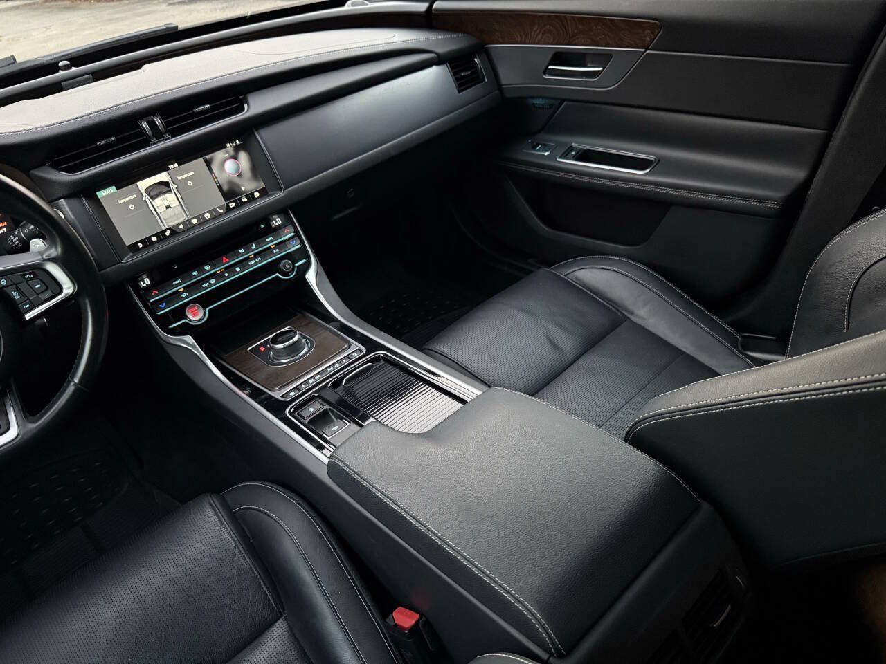 Used 2018 Jaguar XF R-Sport AWD/4WD image 19