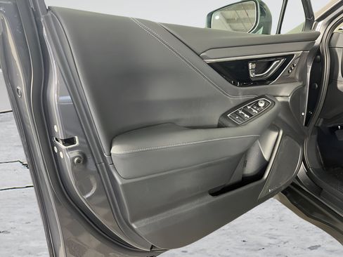 Used 2025 Subaru Outback Limited AWD/4WD image 9