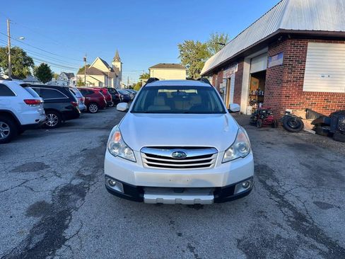Used 2012 Subaru Outback 2.5i Limited w/ Moonroof Pkg AWD/4WD image 2