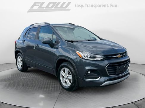 Used 2021 Chevrolet Trax LT FWD image 1