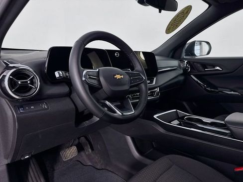 Used 2025 Chevrolet Equinox LT image 9