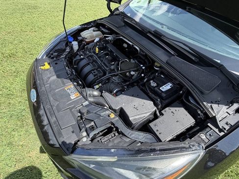 Used 2015 Ford Focus SE w/ Equipment Group 201A FWD image 10