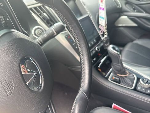 Used 2019 INFINITI Q60 3.0t Luxe w/ Essential Package image 16