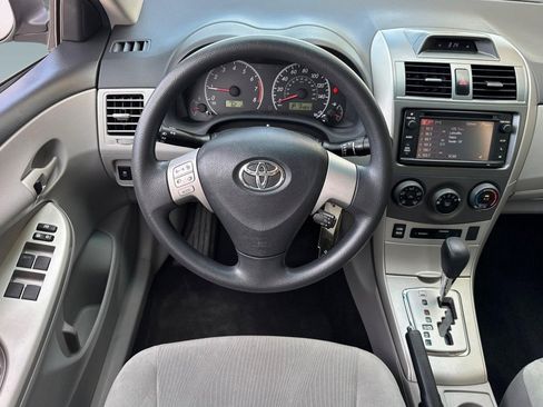 Used 2013 Toyota Corolla LE FWD image 26