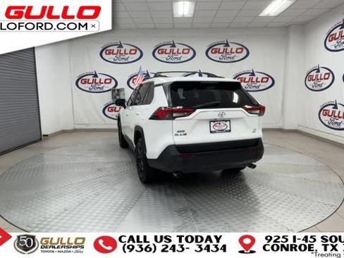 Used 2021 Toyota RAV4 LE AWD/4WD image 8