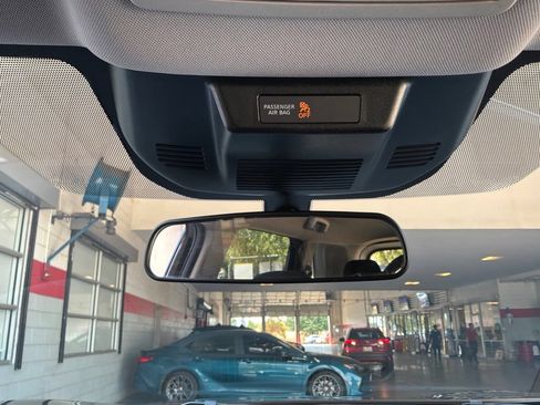 Used 2025 Nissan Rogue SV FWD image 19