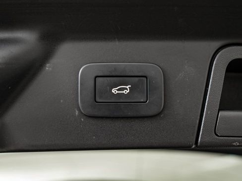 Used 2023 Land Rover Range Rover Velar R-Dynamic S image 22