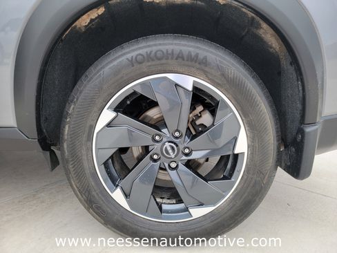 Used 2024 Nissan Rogue SV w/ SV Premium Package image 33