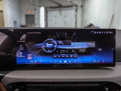 New 2026 BMW 330i xDrive Sedan w/ Convenience Package AWD/4WD image 19