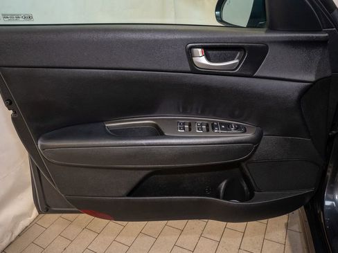 Used 2019 Kia Optima LX image 10