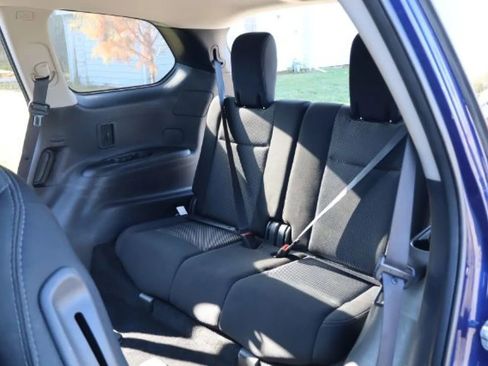 Used 2018 Nissan Pathfinder SV image 17