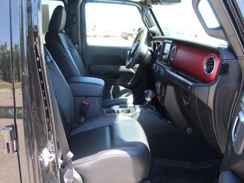 Used 2019 Jeep Wrangler Unlimited Rubicon AWD/4WD image 14