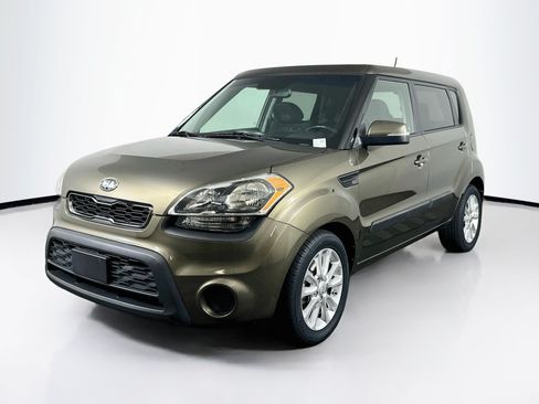 Used 2013 Kia Soul + w/ Audio Pkg FWD image 3