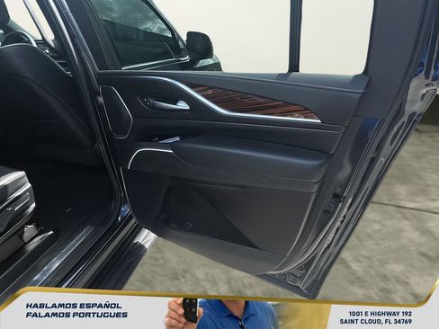 Used 2024 Cadillac Escalade ESV Premium Luxury AWD/4WD image 25