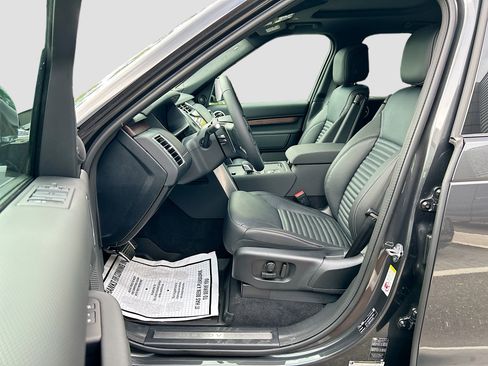 New 2025 Land Rover Discovery Dynamic SE image 21