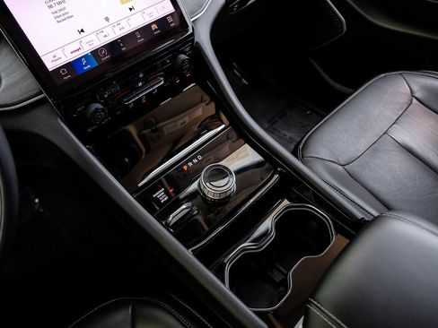 Used 2022 Jeep Grand Cherokee Limited image 33