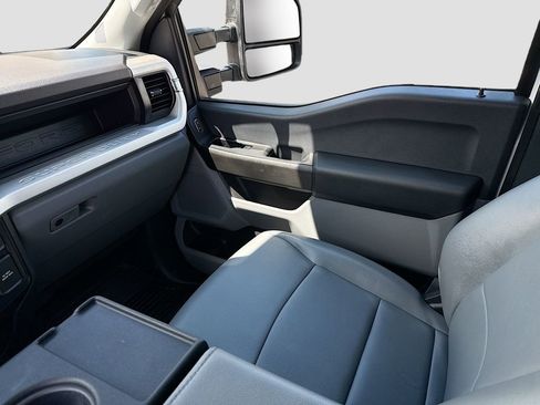 Used 2023 Ford F550 4x4 Regular Cab Super Duty image 21