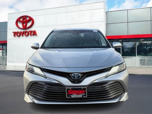 Used 2019 Toyota Camry XLE image 10