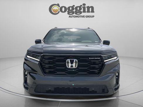 Certified 2025 Honda Pilot Black Edition image 9