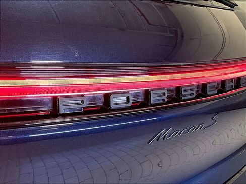 Certified 2023 Porsche Macan S image 13