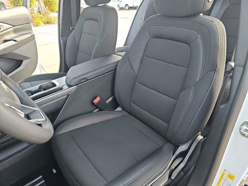 New 2026 Chevrolet Equinox EV LT image 14