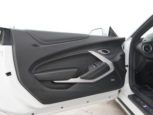 Used 2017 Chevrolet Camaro SS RWD image 13