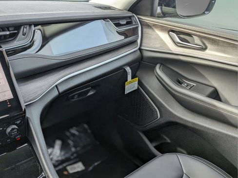 New 2024 Jeep Grand Cherokee Limited 4xe image 15