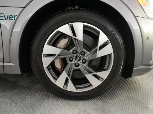Used 2021 Audi e-tron Prestige w/ Prestige Package image 18