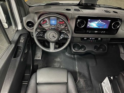Used 2025 Mercedes-Benz Sprinter 2500 image 39