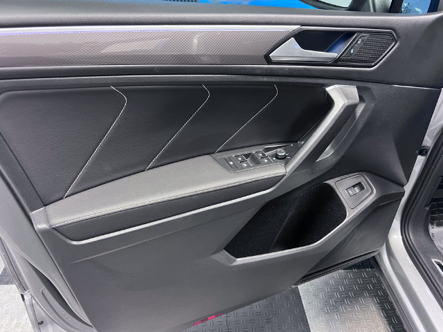 Certified 2022 Volkswagen Tiguan SE R-Line FWD image 8