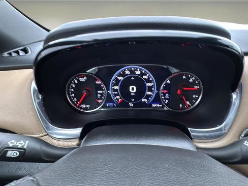 Used 2023 Chevrolet Traverse Premier image 19