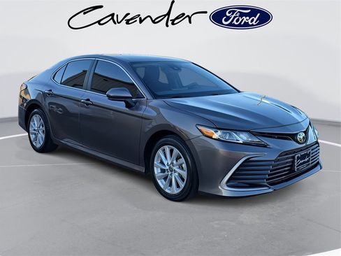 Used 2024 Toyota Camry LE image 3