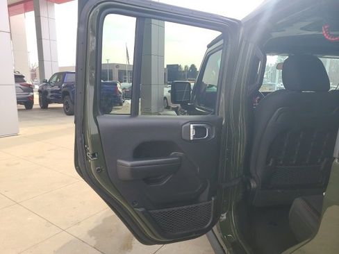 Used 2021 Jeep Gladiator Rubicon w/ Cold Weather Group image 14