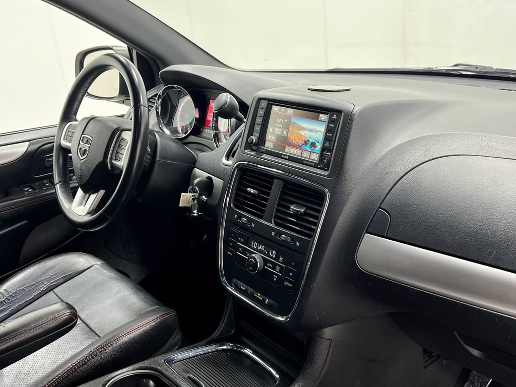 Used 2016 Dodge Grand Caravan R/T FWD image 19