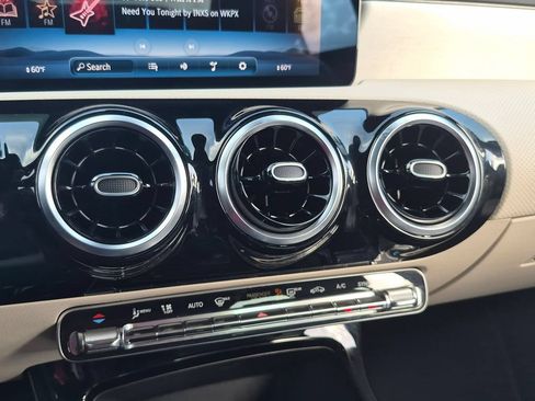 Used 2025 Mercedes-Benz CLA 250 image 27