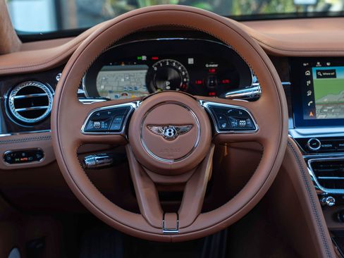 Used 2025 Bentley Flying Spur Plug-In Hybrid AWD/4WD image 34