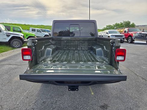 Used 2023 Jeep Gladiator Sport AWD/4WD image 32