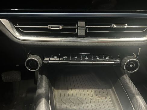 Used 2024 Chevrolet Equinox EV LT image 17