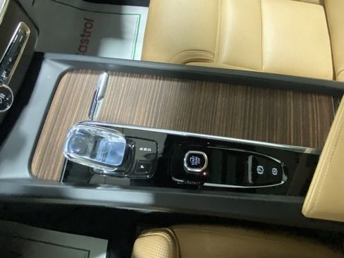 Certified 2022 Volvo XC60 B6 Inscription w/ Advanced Package image 25