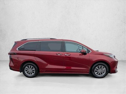 Certified 2023 Toyota Sienna XLE image 4