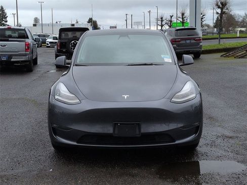 Used 2021 Tesla Model Y Long Range image 8