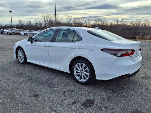 Used 2023 Toyota Camry LE image 21