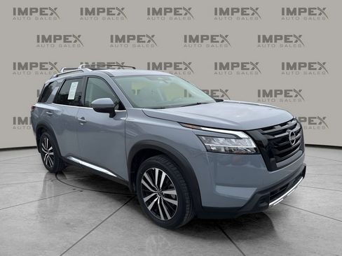 Used 2024 Nissan Pathfinder Platinum image 7