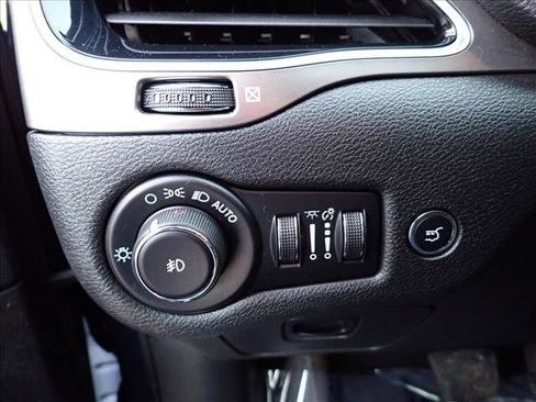 Used 2020 Jeep Cherokee Limited image 18